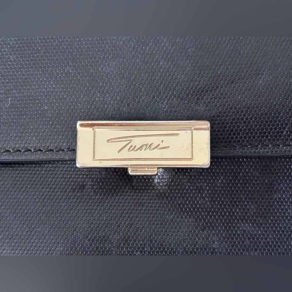 Tumi Black Leather Tri-Fold Vintage Wallet Classic Minimaist Gold Accents Retro - Picture 2 of 13